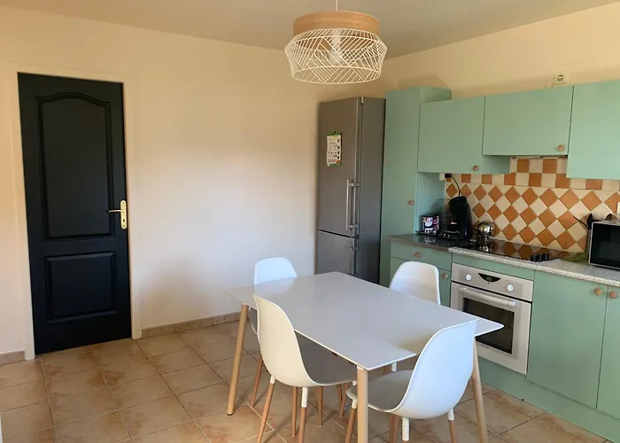 Logement Dans Maison En Pierre A La Campagne