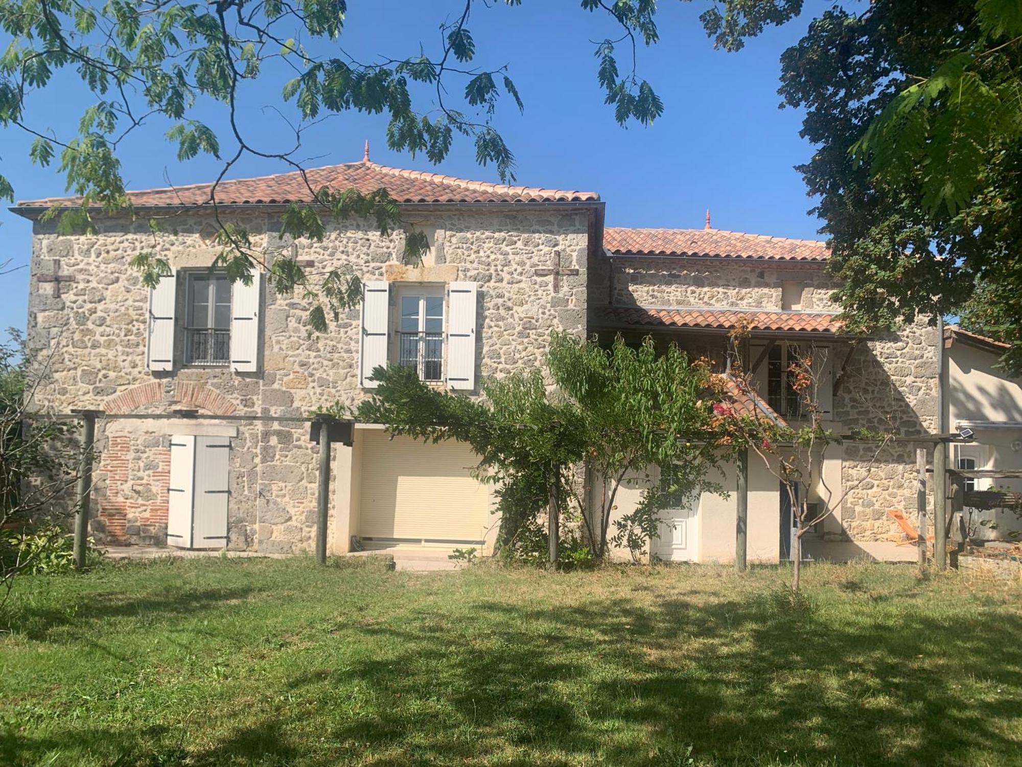 Hébergement de vacances Dans Maison En Pierre A La Campagne Bazens